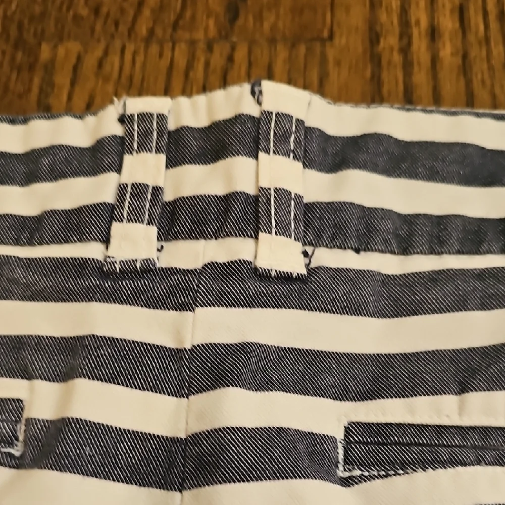 GAP Black and White Striped Women's Shorts - Picture 4 of 6